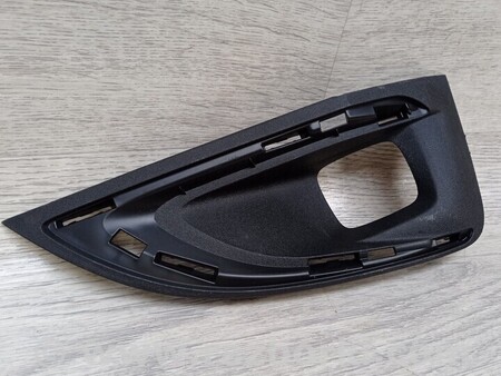 ФОТО Заглушка противотуманных фар бампера переднего правая без для Peugeot 3008 Киев