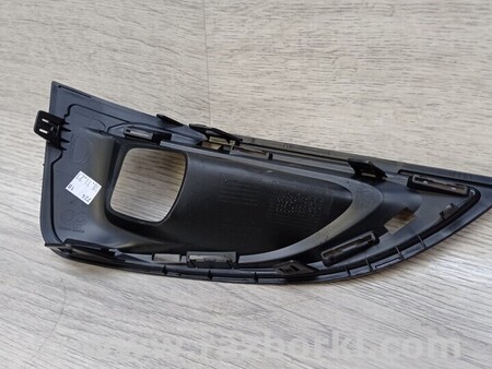 ФОТО Заглушка противотуманных фар бампера переднего правая без для Peugeot 3008 Киев