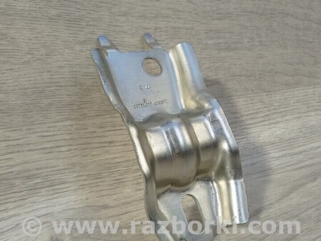 ФОТО Скоба кронштейн кріплення напрявляюча переднього стабілізатора ліва для Peugeot 3008 Киев