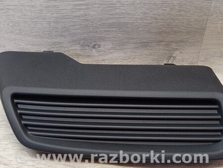 ФОТО Накладка заглушка решітка заднього бампера права для Peugeot 5008 Киев