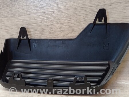 ФОТО Накладка заглушка решітка заднього бампера права для Peugeot 5008 Киев