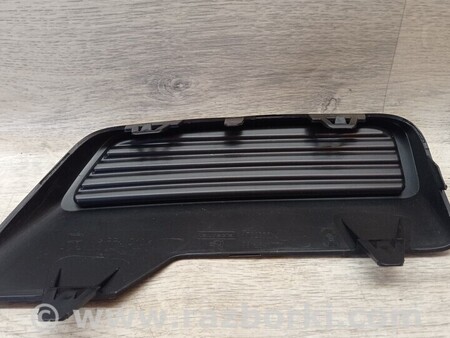 ФОТО Накладка заглушка решітка заднього бампера права для Peugeot 5008 Киев