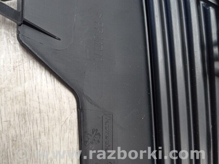 ФОТО Накладка заглушка решітка заднього бампера права для Peugeot 5008 Киев