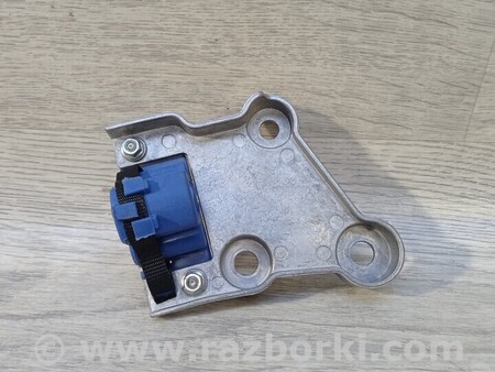 ФОТО Сайлентблок кронштейн крепления направляющей выхлопной системы для Peugeot 5008 Киев