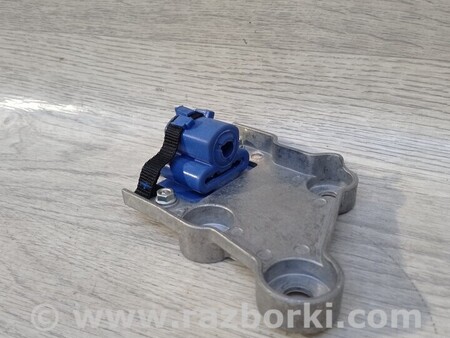 ФОТО Сайлентблок кронштейн крепления направляющей выхлопной системы для Peugeot 5008 Киев