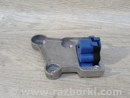 ФОТО Сайлентблок кронштейн крепления направляющей выхлопной системы для Peugeot 5008 Киев