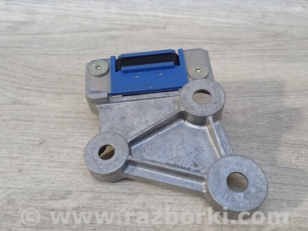 ФОТО Сайлентблок кронштейн крепления направляющей выхлопной системы для Peugeot 5008 Киев