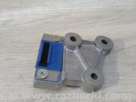 ФОТО Сайлентблок кронштейн крепления направляющей выхлопной системы для Peugeot 5008 Киев