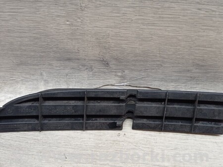 ФОТО Заглушка решітка переднього бампера ліва Седан для BMW 3-Series (все года выпуска) Киев