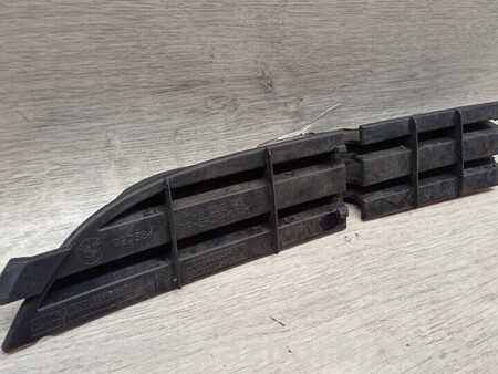 ФОТО Заглушка решітка переднього бампера ліва Седан для BMW 3-Series (все года выпуска) Киев