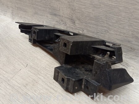 ФОТО Кронштейн кріплення направляюча заднього бампера права компакт для BMW 3-Series (все года выпуска) Киев