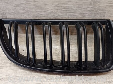 ФОТО Ноздря решітка радіатора права Замінник для BMW 3-Series (все года выпуска) Киев