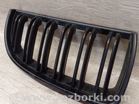 ФОТО Ноздря решітка радіатора права Замінник для BMW 3-Series (все года выпуска) Киев