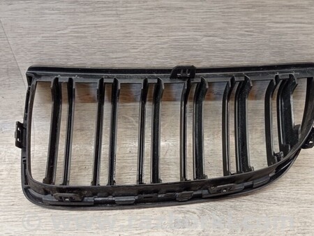 ФОТО Ноздря решітка радіатора права Замінник для BMW 3-Series (все года выпуска) Киев