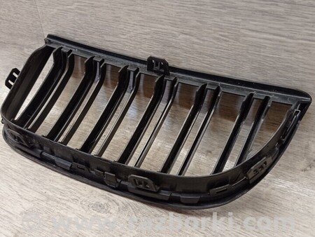 ФОТО Ноздря решітка радіатора права Замінник для BMW 3-Series (все года выпуска) Киев