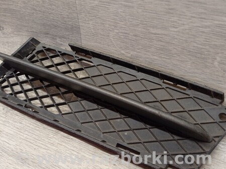 ФОТО Решітка накладка заглушка туманки ПТФ переднього бампера для BMW 3-Series (все года выпуска) Киев