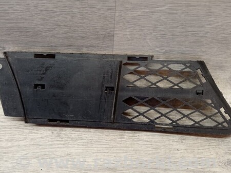 ФОТО Решітка накладка заглушка туманки ПТФ переднього бампера для BMW 3-Series (все года выпуска) Киев