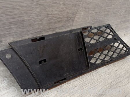 ФОТО Решітка накладка заглушка туманки ПТФ переднього бампера для BMW 3-Series (все года выпуска) Киев