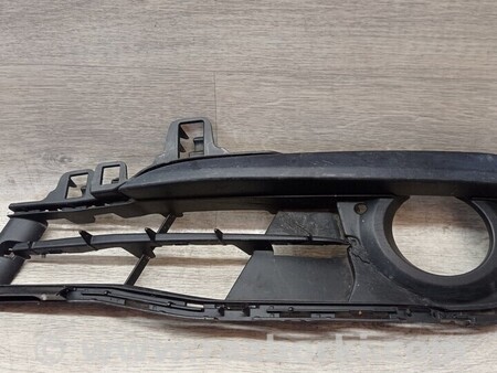 ФОТО Решітка накладка заглушка туманки ПТФ переднього бампера для BMW 3-Series (все года выпуска) Киев