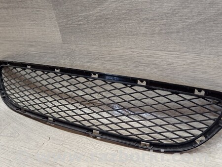 ФОТО Решітка накладка переднього бампера центральна для BMW 3-Series (все года выпуска) Киев
