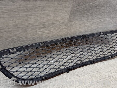 ФОТО Решітка накладка переднього бампера центральна для BMW 3-Series (все года выпуска) Киев