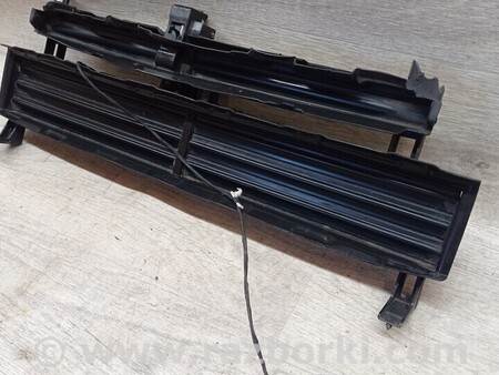 ФОТО Решітка накладка переднього бампера центральна Деф для BMW 3-Series (все года выпуска) Киев