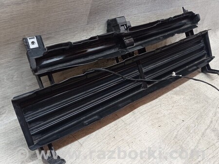 ФОТО Решітка накладка переднього бампера центральна Деф для BMW 3-Series (все года выпуска) Киев