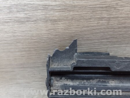 ФОТО Решітка накладка переднього бампера центральна Деф для BMW 3-Series (все года выпуска) Киев