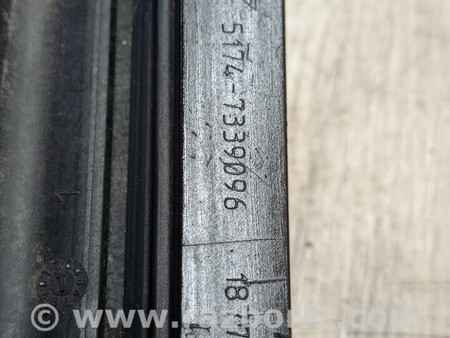 ФОТО Решітка накладка переднього бампера центральна Деф для BMW 3-Series (все года выпуска) Киев