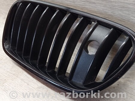 ФОТО Решітка хром радіатора переднього бампера ліва для BMW 3-Series (все года выпуска) Киев