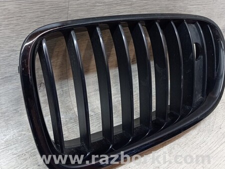 ФОТО Решітка хром радіатора переднього бампера ліва для BMW 3-Series (все года выпуска) Киев