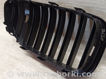 ФОТО Решітка хром радіатора переднього бампера ліва для BMW 3-Series (все года выпуска) Киев