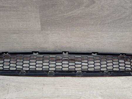 ФОТО Pешітка накладка переднього бампера центральна для BMW 3-Series (все года выпуска) Киев