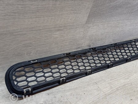 ФОТО Pешітка накладка переднього бампера центральна для BMW 3-Series (все года выпуска) Киев