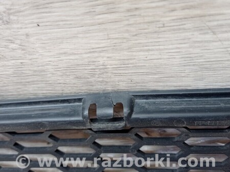 ФОТО Pешітка накладка переднього бампера центральна для BMW 3-Series (все года выпуска) Киев