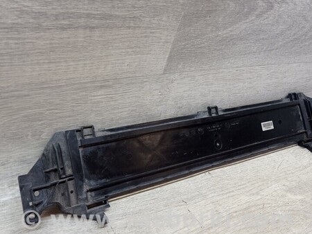 ФОТО Кронштейн кріплення направляюча панелі радіатора для BMW 5-Series (все года выпуска) Киев