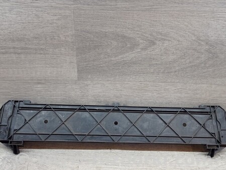 ФОТО Кронштейн кріплення направляюча панелі радіатора для BMW 5-Series (все года выпуска) Киев