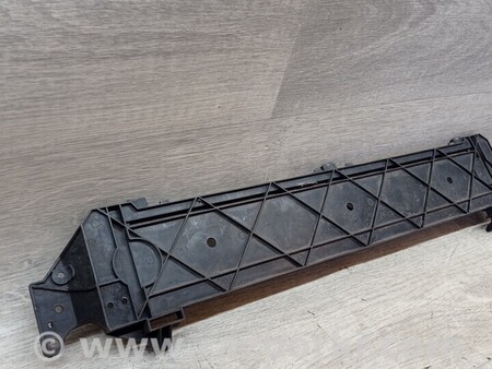 ФОТО Кронштейн кріплення направляюча панелі радіатора для BMW 5-Series (все года выпуска) Киев