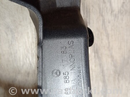 ФОТО Кронштейн кріплення направляюча башмак переднього бампера лівий для Mercedes-Benz A-klasse Киев