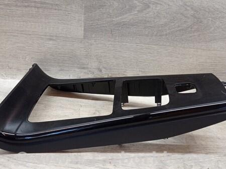 ФОТО Накладка обшивка рамка центральної консолі панелі приладів для Mercedes-Benz A-klasse Київ