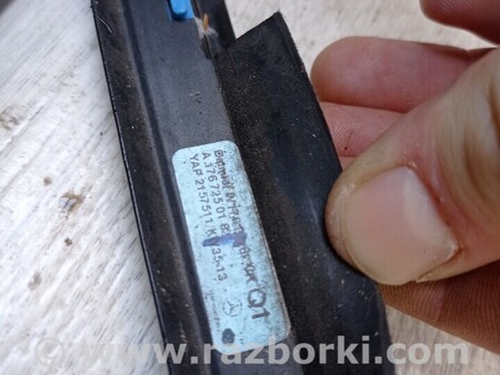 ФОТО Ущільнювач скла передніх правих дверей для Mercedes-Benz A-klasse Київ