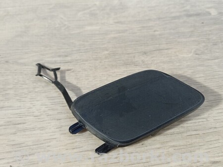 ФОТО Заглушка бампера буксировочного крюка передняя для Audi (Ауди) A1 8XA (12.2011-11.2016) Киев