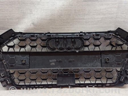 ФОТО Решетка радиатора бампера переднего для Audi (Ауди) A1 8XA (12.2011-11.2016) Киев