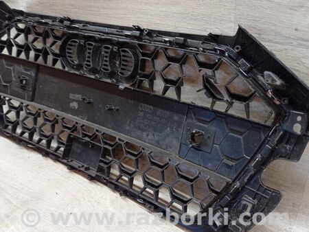 ФОТО Решетка радиатора бампера переднего для Audi (Ауди) A1 8XA (12.2011-11.2016) Киев