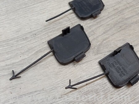 ФОТО Заглушка бампера буксировочного крюка передняя для Audi (Ауди) A3 8P1, 8PA, 8P7 (03.2003-12.2013) Киев