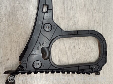 ФОТО Кронштейн кріплення направляюча заднього бампера права для Audi (Ауди) A3 8P1, 8PA, 8P7 (03.2003-12.2013) Киев