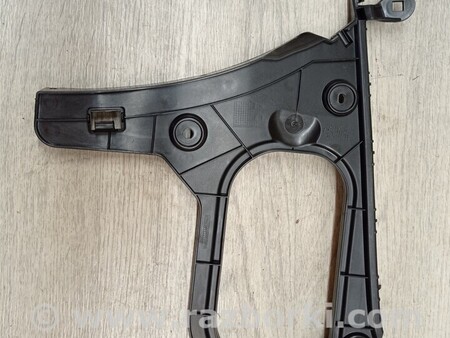 ФОТО Кронштейн кріплення направляюча заднього бампера права для Audi (Ауди) A3 8P1, 8PA, 8P7 (03.2003-12.2013) Киев