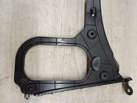 ФОТО Кронштейн кріплення направляюча заднього бампера права для Audi (Ауди) A3 8P1, 8PA, 8P7 (03.2003-12.2013) Киев