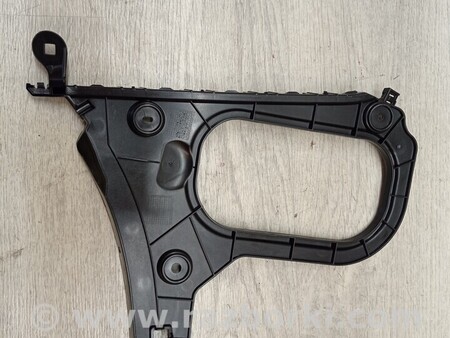 ФОТО Кронштейн кріплення направляюча заднього бампера права для Audi (Ауди) A3 8P1, 8PA, 8P7 (03.2003-12.2013) Киев