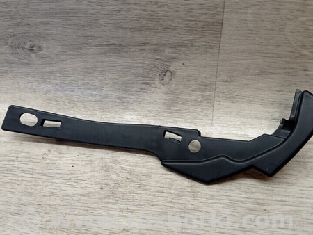 ФОТО Кронштейн кріплення направляюча заднього бампера правий Седан для Audi (Ауди) A3 8P1, 8PA, 8P7 (03.2003-12.2013) Киев